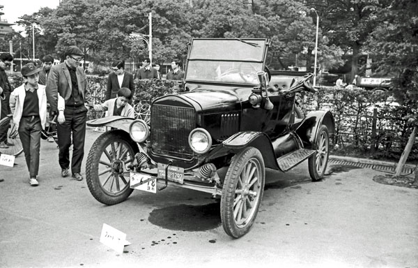 M-BASE エムベース ｜ 街角のクルマたちAtoZ